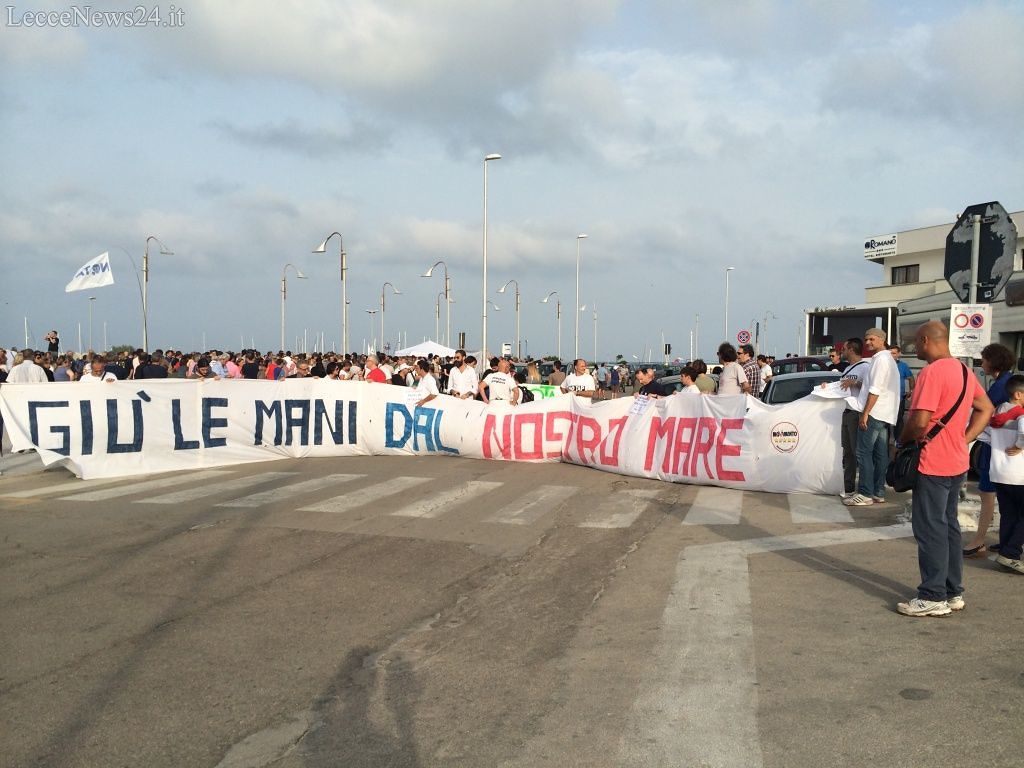 striscione no tap a san foca
