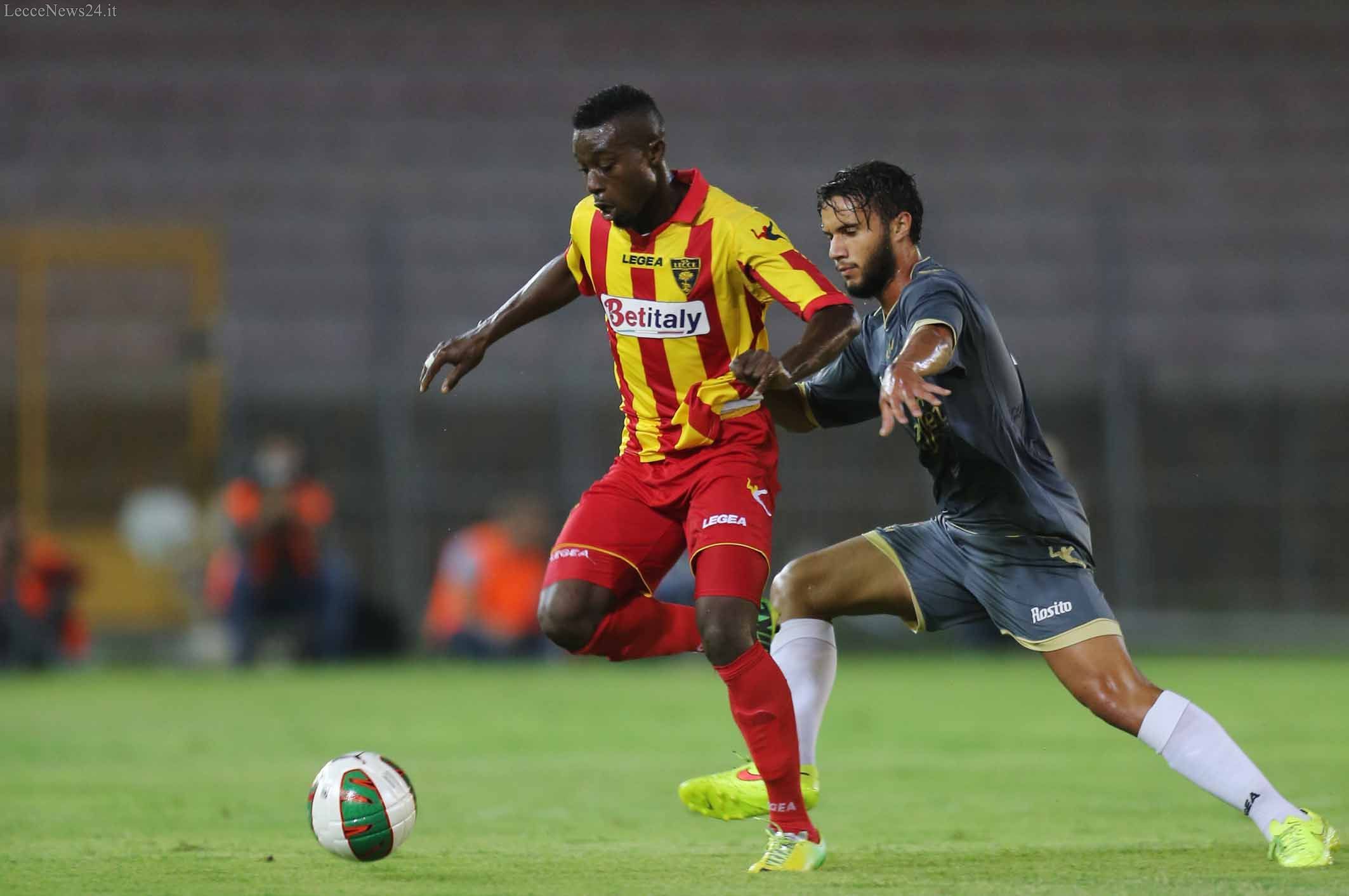 Doumbia con la maglia del Lecce