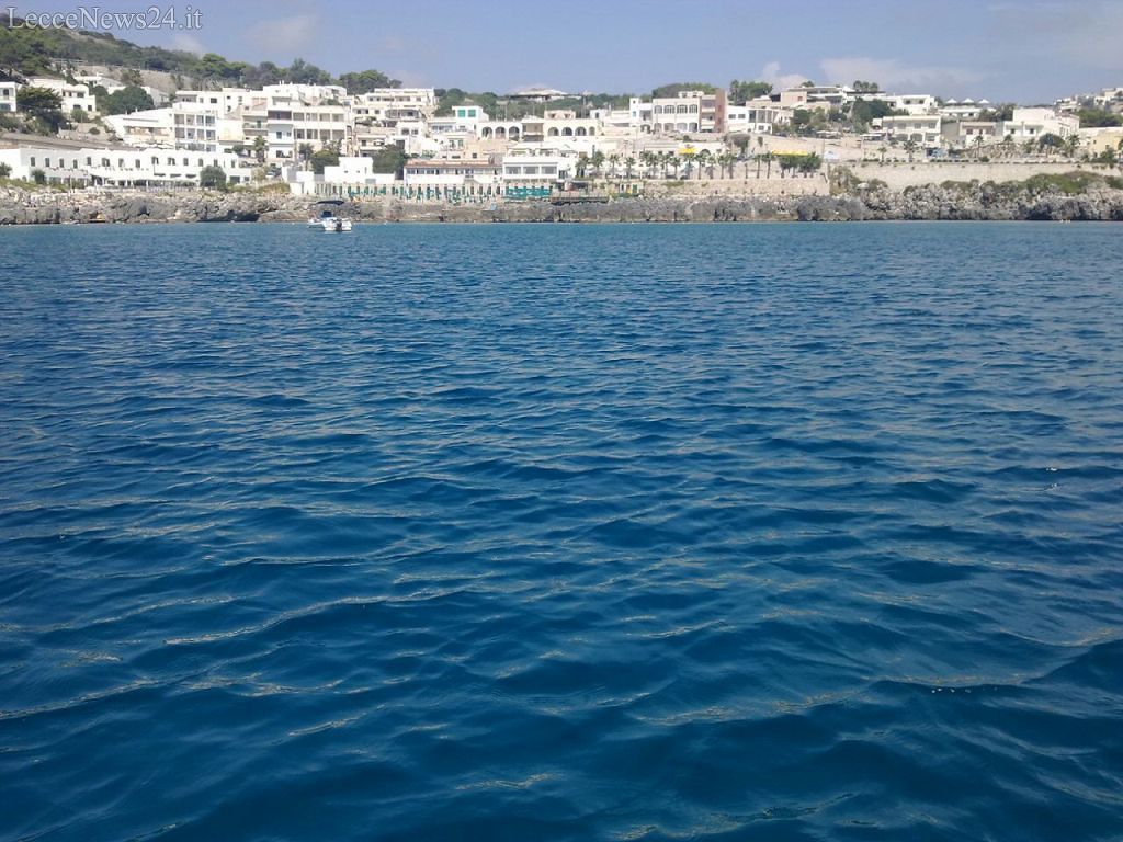 turismo-salento-costa-vista-dal-mare.jpg