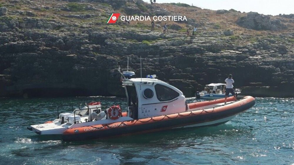 E' intervenuta la Guardia costiera di Gallipoli