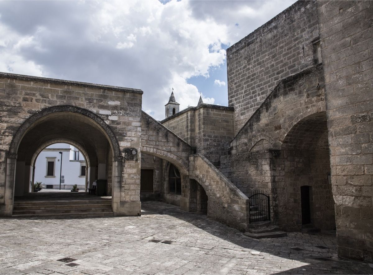 Torna a splendere il Palazzo Baronale Gallone Pignatelli taglio del