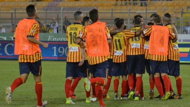 calciatori Lecce esultanza