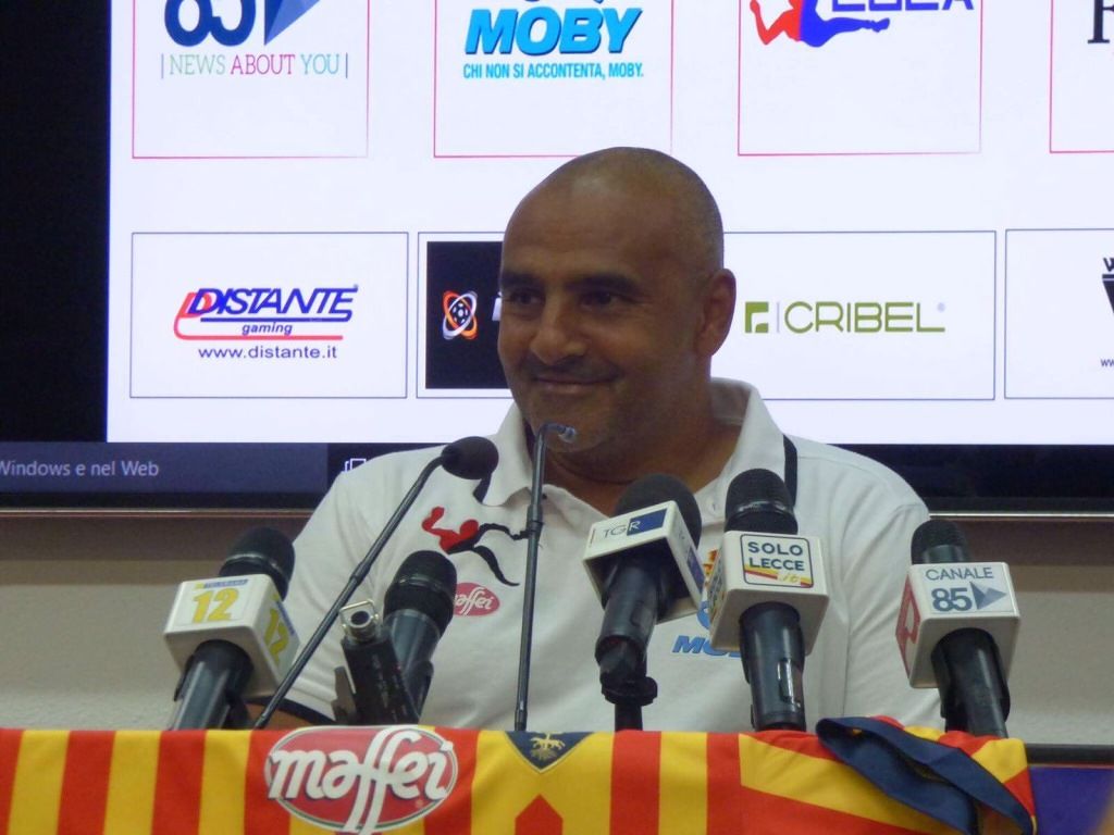 L'allenatore del Lecce, Fabio Liverani