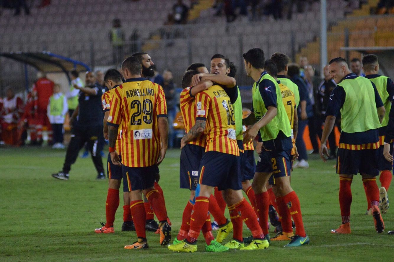 lecce-bisceglie-esultanza