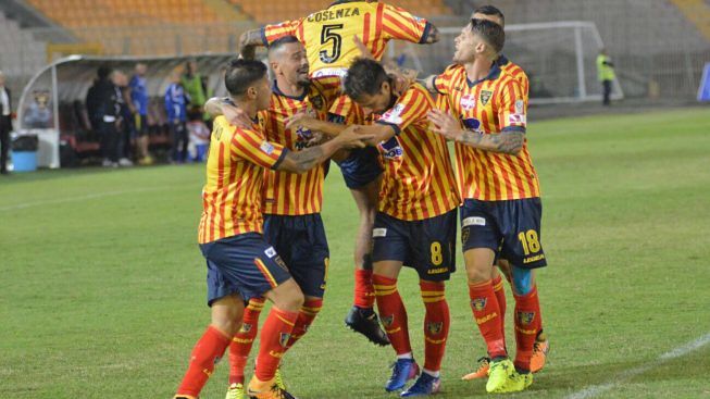 lecce-bisceglie-esultanza