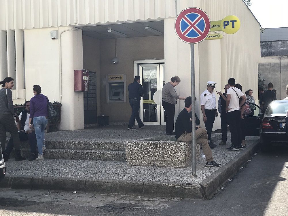 Momenti di panico all'ufficio postale di Carmiano