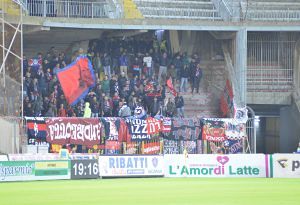 lecce-cosenza-tifosi