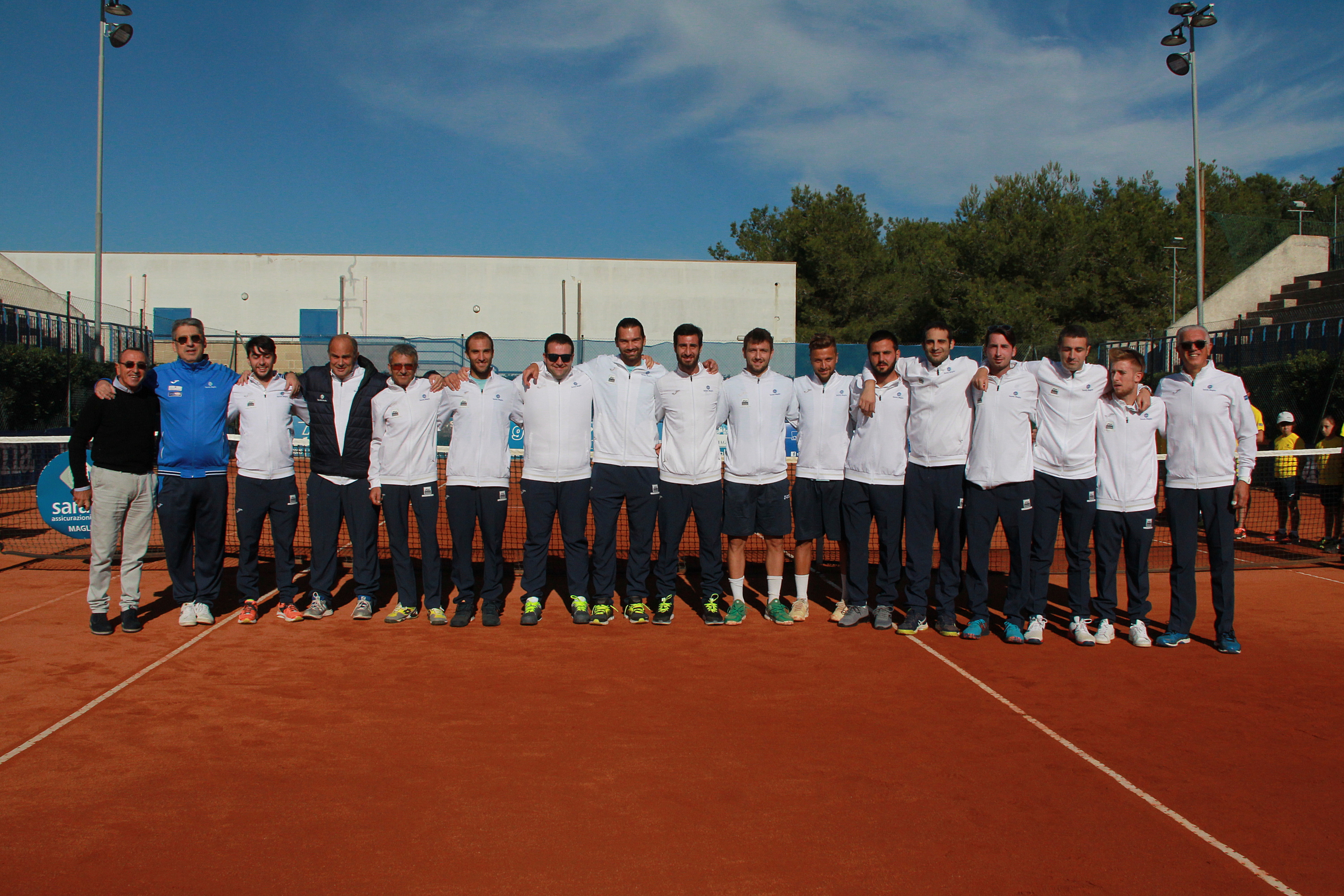 ctmaglie_squadra_e_dirigenti_3000x2000