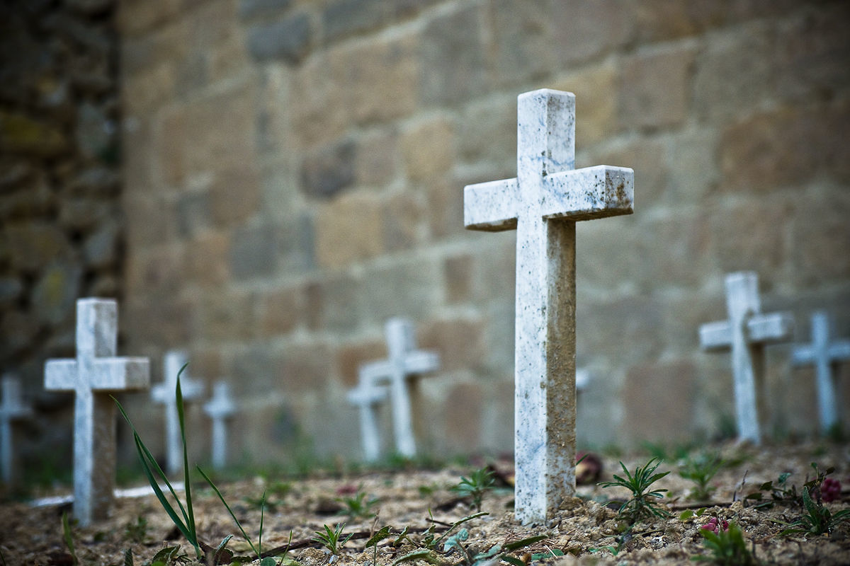 Cimitero-profanate-tombe