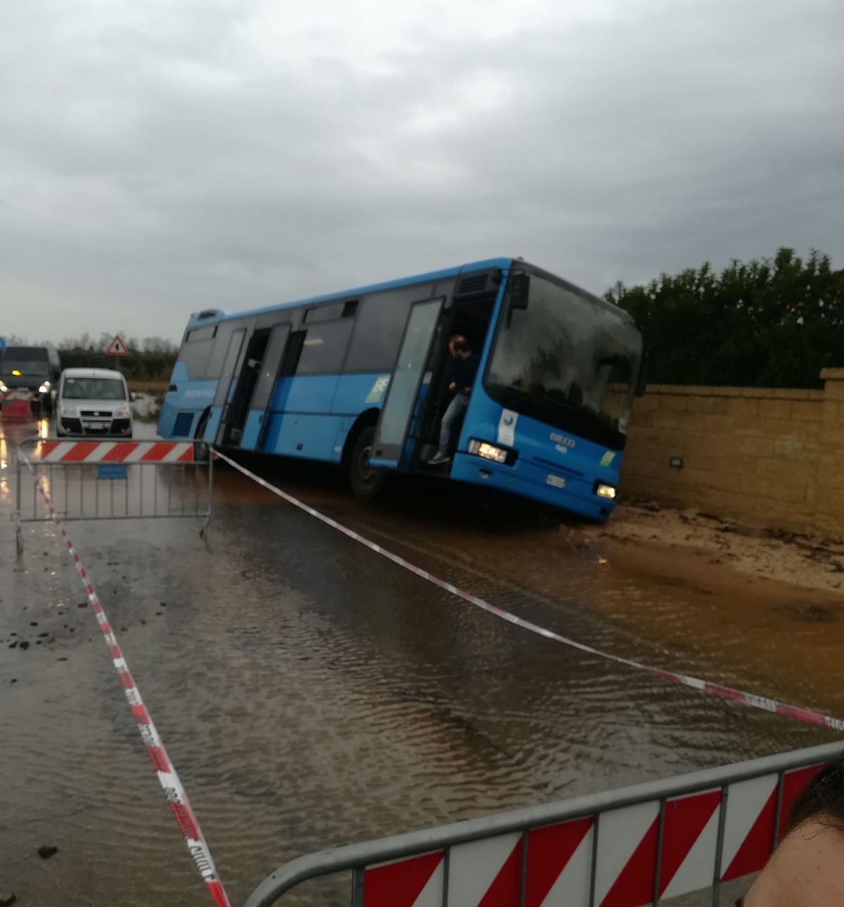 La corriera fuori strada