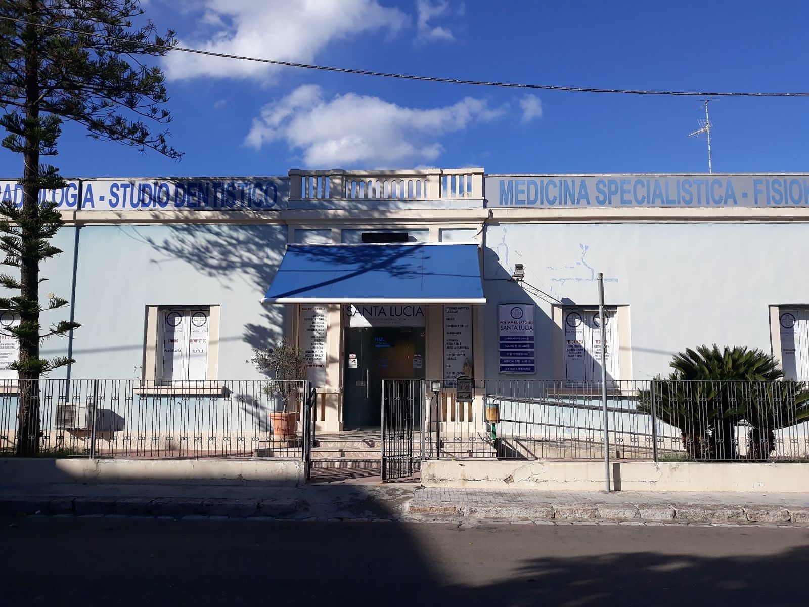 Poliambulatorio Santa Lucia in Viale Aldo Moro a Galatone