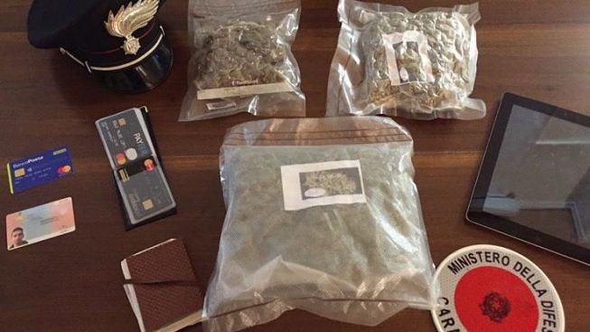 fermato-droga-auto-arrestato