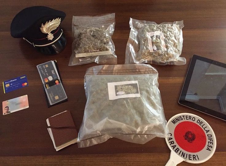 fermato-droga-auto-arrestato