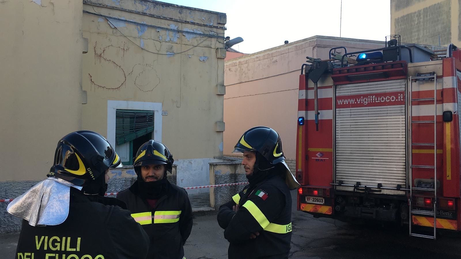 L'intervento dei vigili del fuoco in via Stella