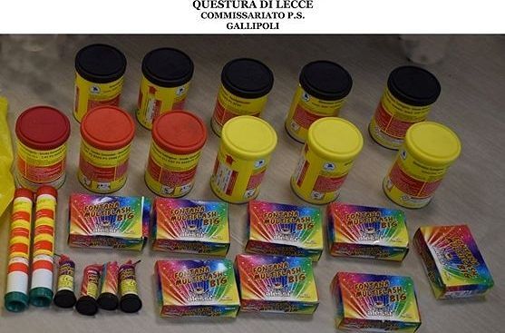 fumogeni-stadio-bianco