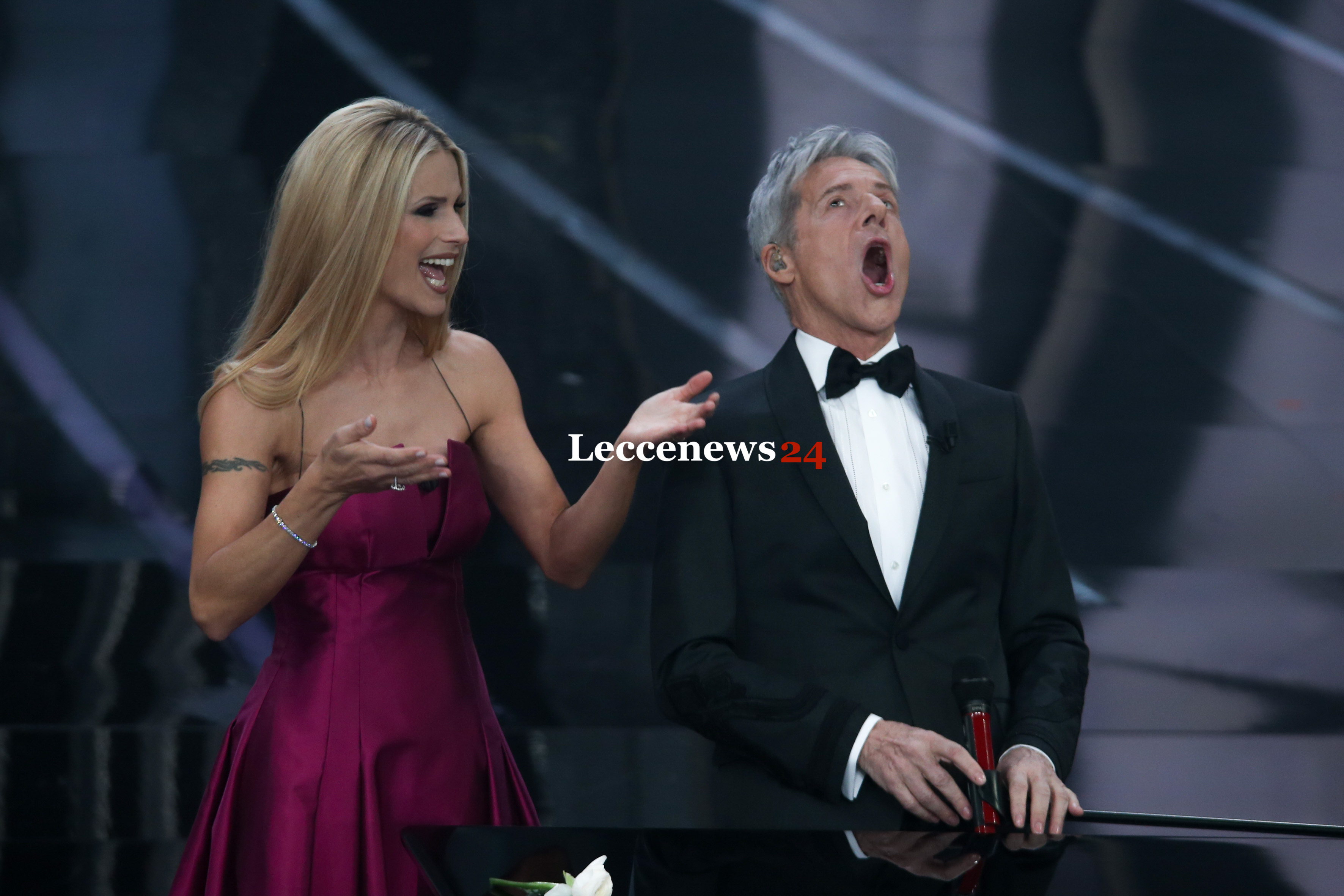 Sanremo,  nella foto Michelle Hunziker e Pierfrancesco Favino