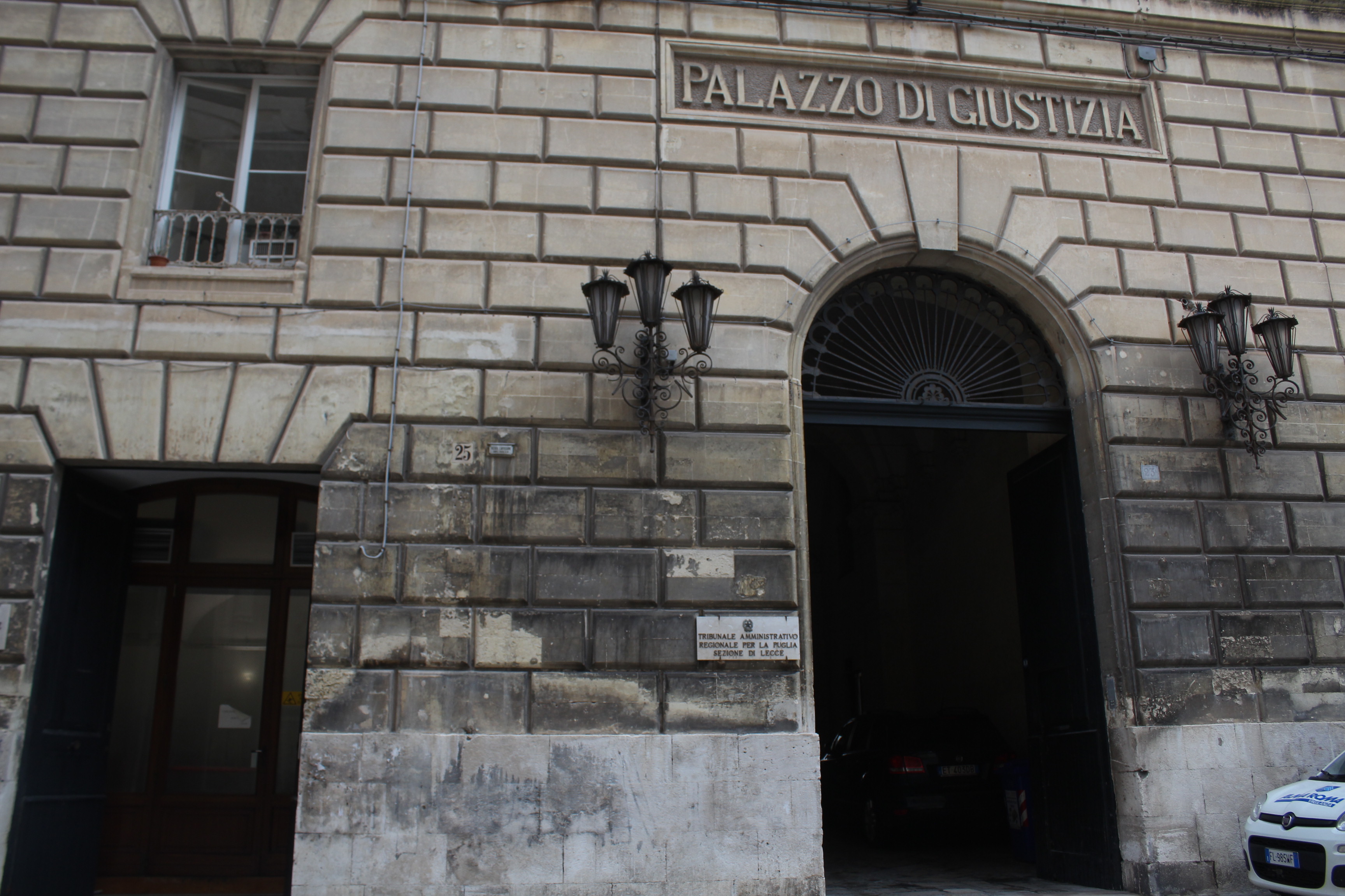 Il Palazzo di Giustizia in via Rubichi