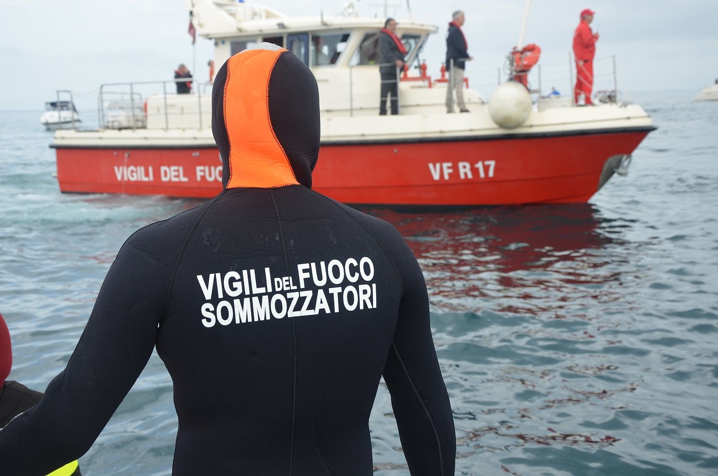 I vigili del Fuoco setacciano la zona