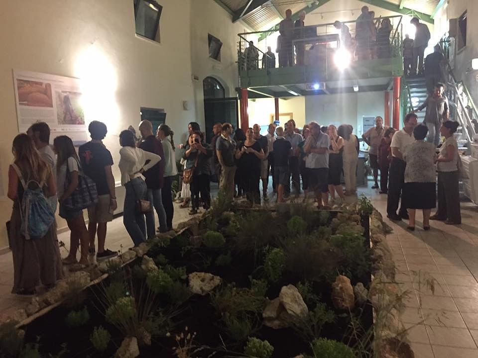L'inaugurazione della mostra nel salone comunale di Frigole
