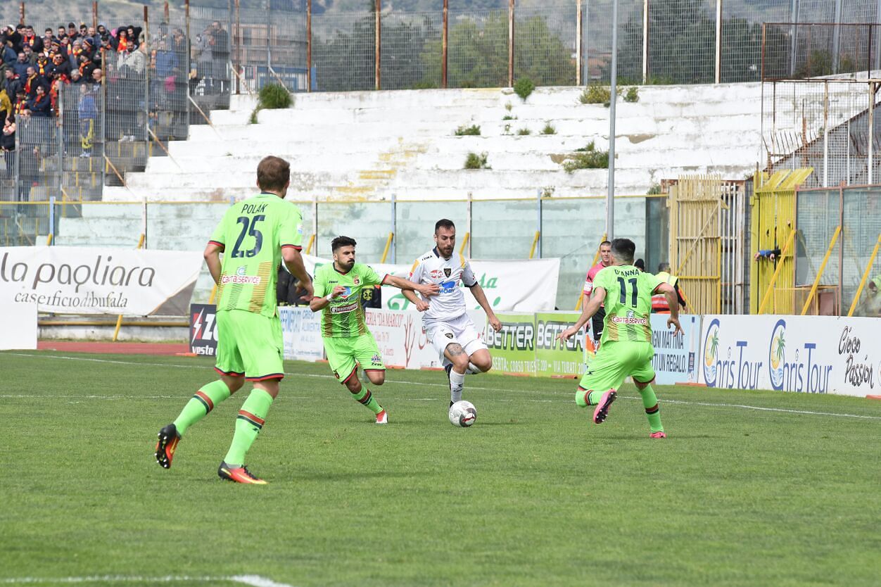 Mancosu in possesso palla (ph.Pinto)