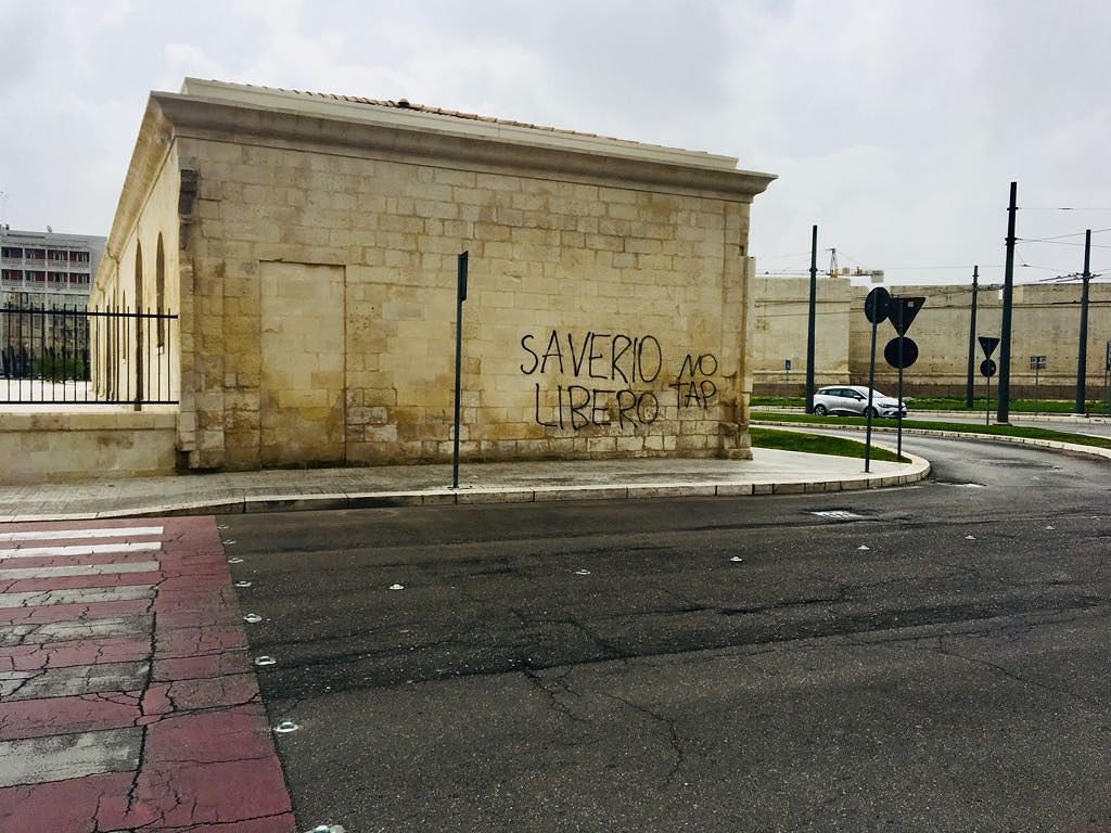 scritta-no-tap-ex-convento-agostiniani-lecce