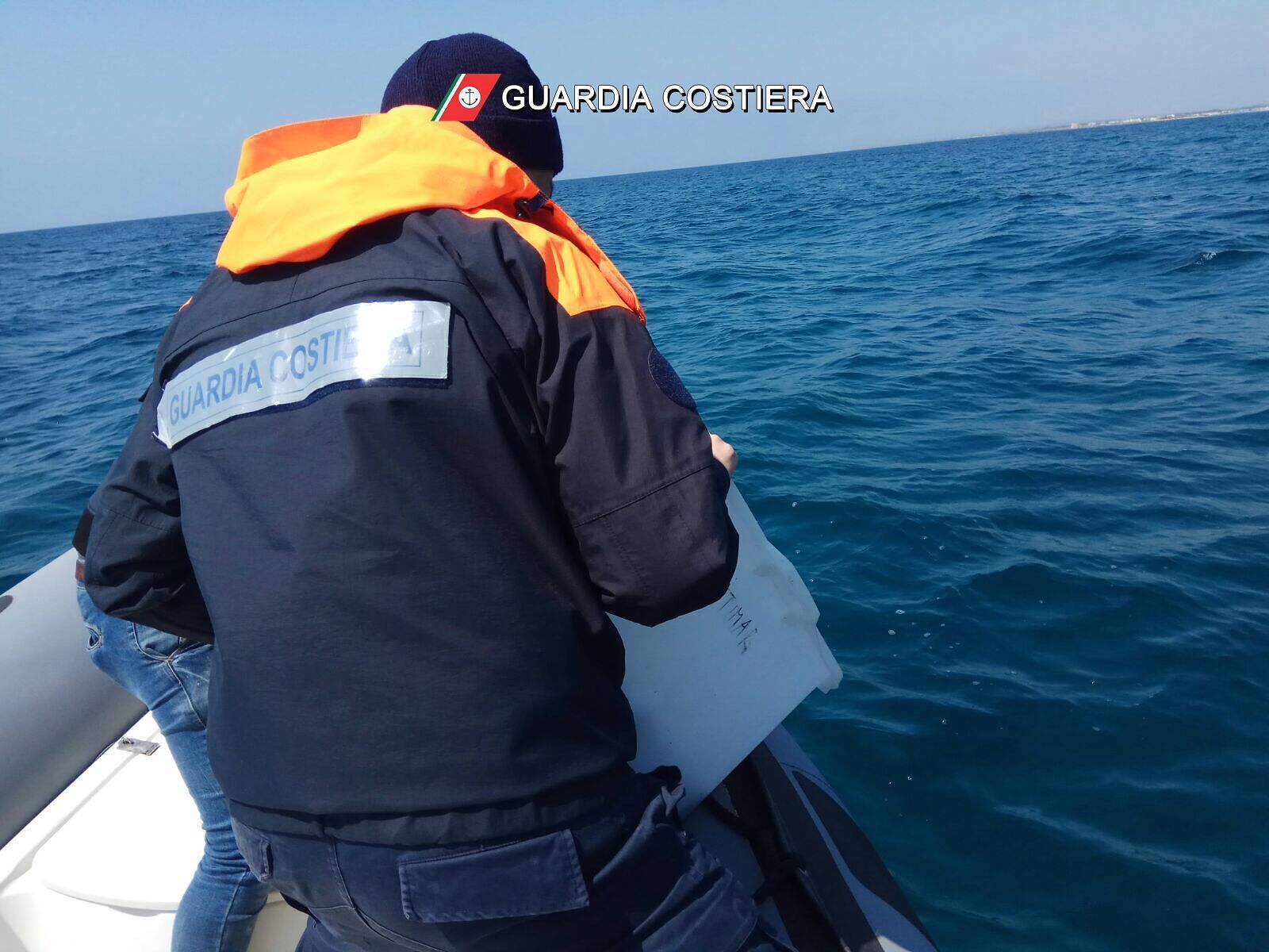 La Guardia Costiera rigetta in mare i ricci