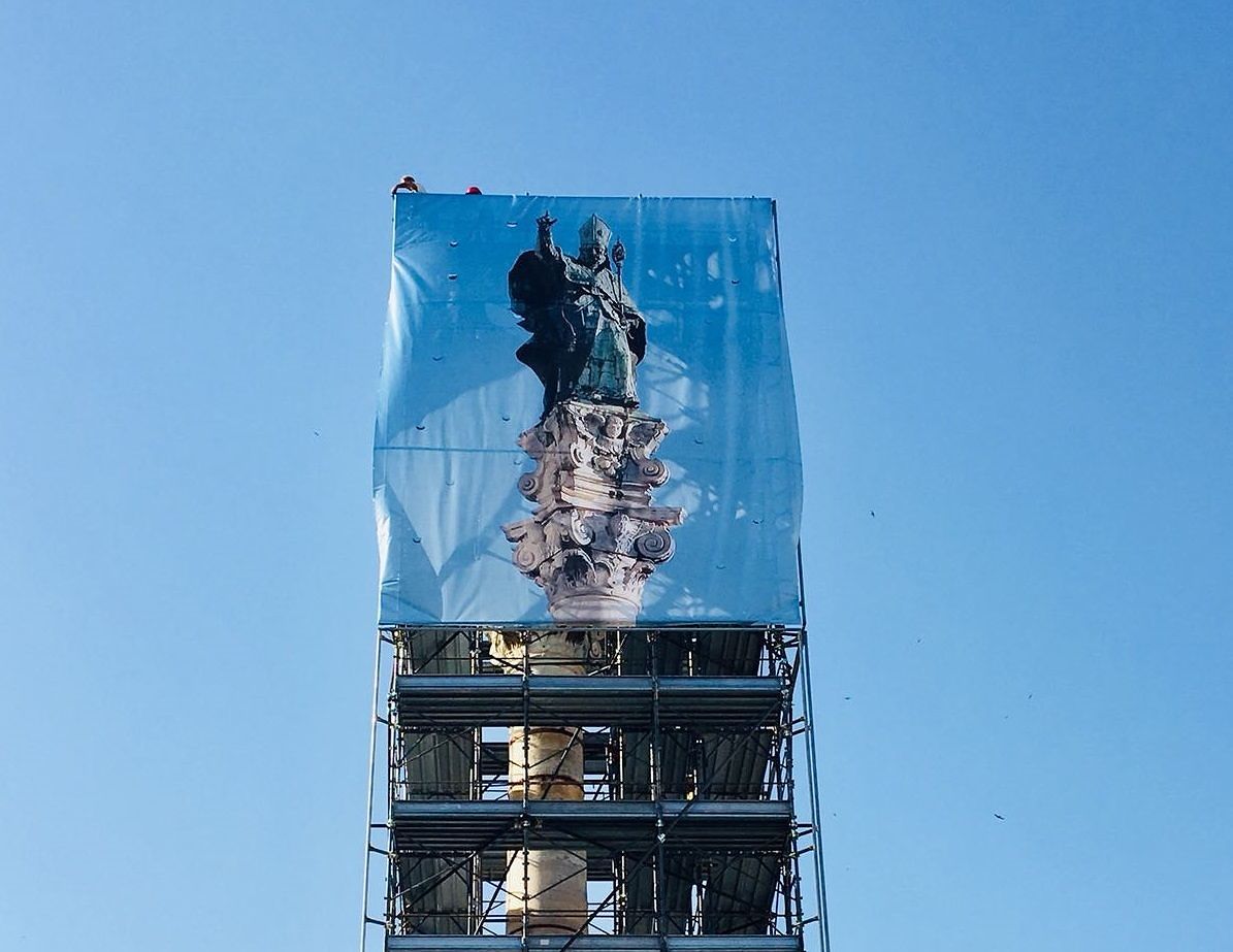 L'impalcatura in piazza Sant'Oronzo