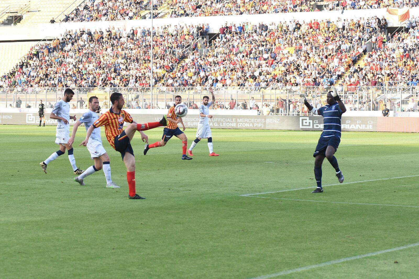 Saraniti conto Gomis (ph.Pinto)