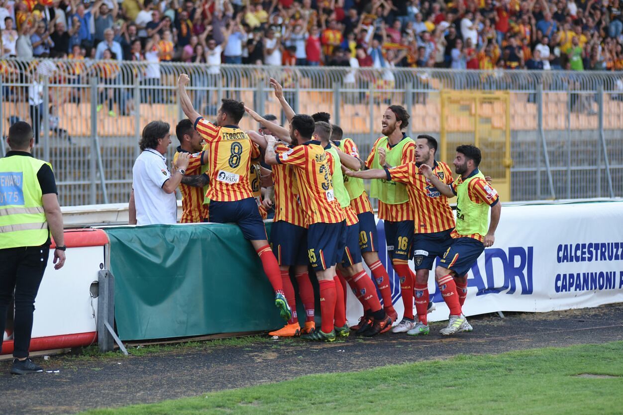 L'esultanza dei giallorossi (ph.Pinto)