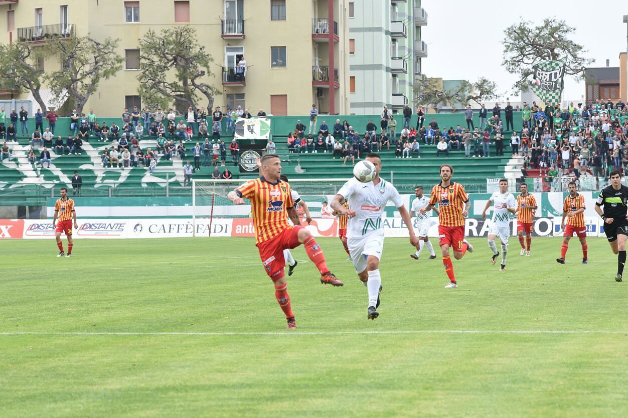 Caturano in attacco (ph.Pinto)