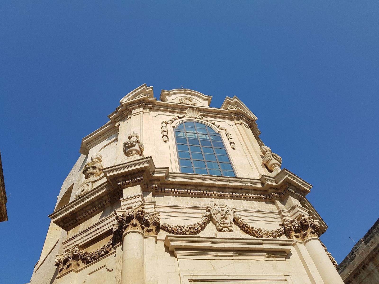 Il prospetto della chiesa