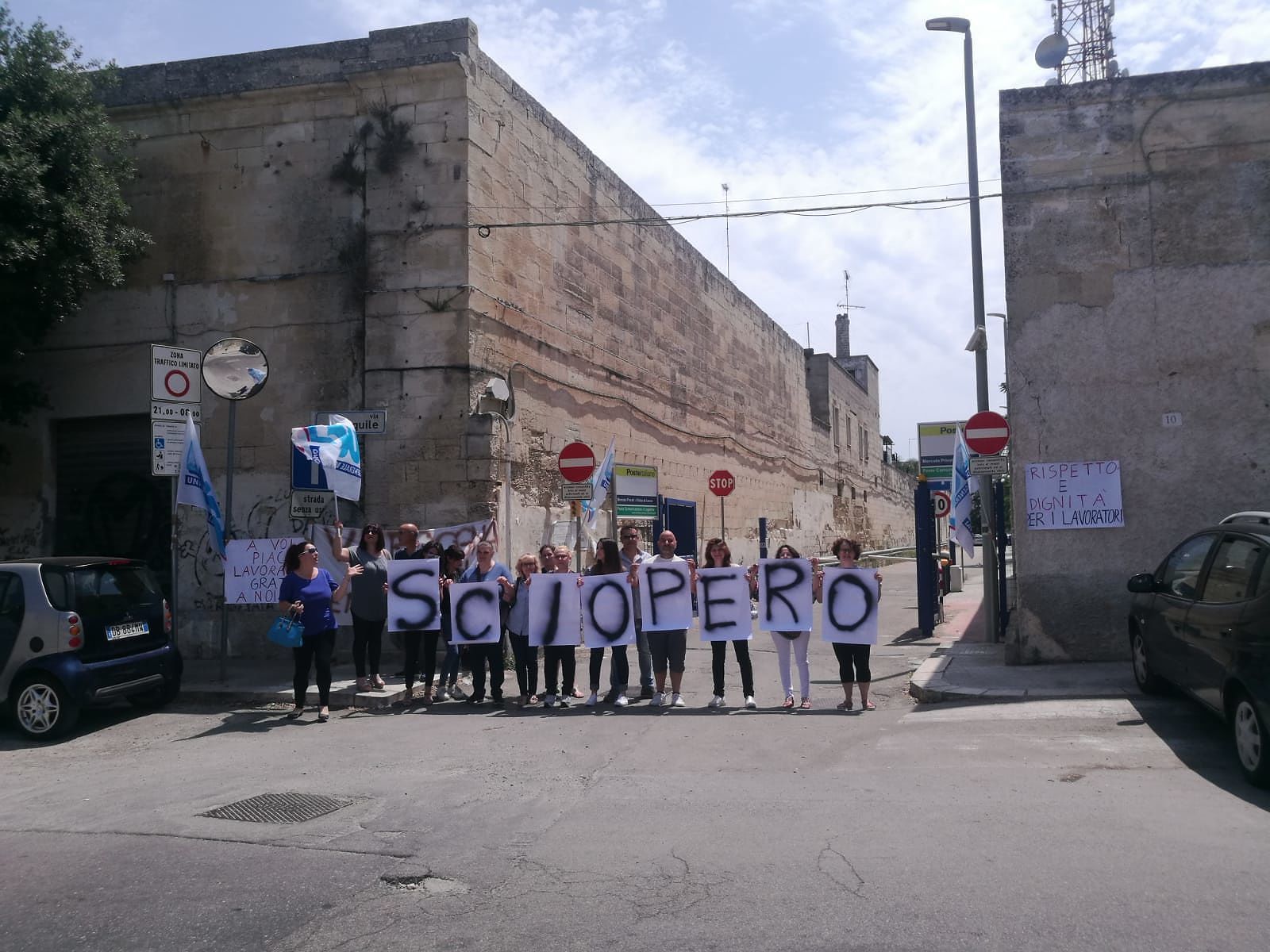 i lavoratori in via Lequile