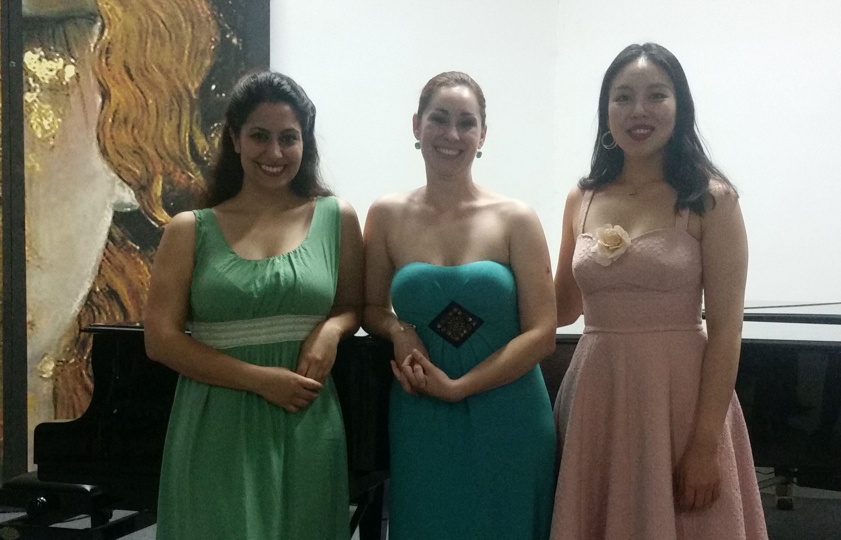Tre vincitrici del concorso (An Jung Min, Giulia Della Peruta, Giulia De Blasis)