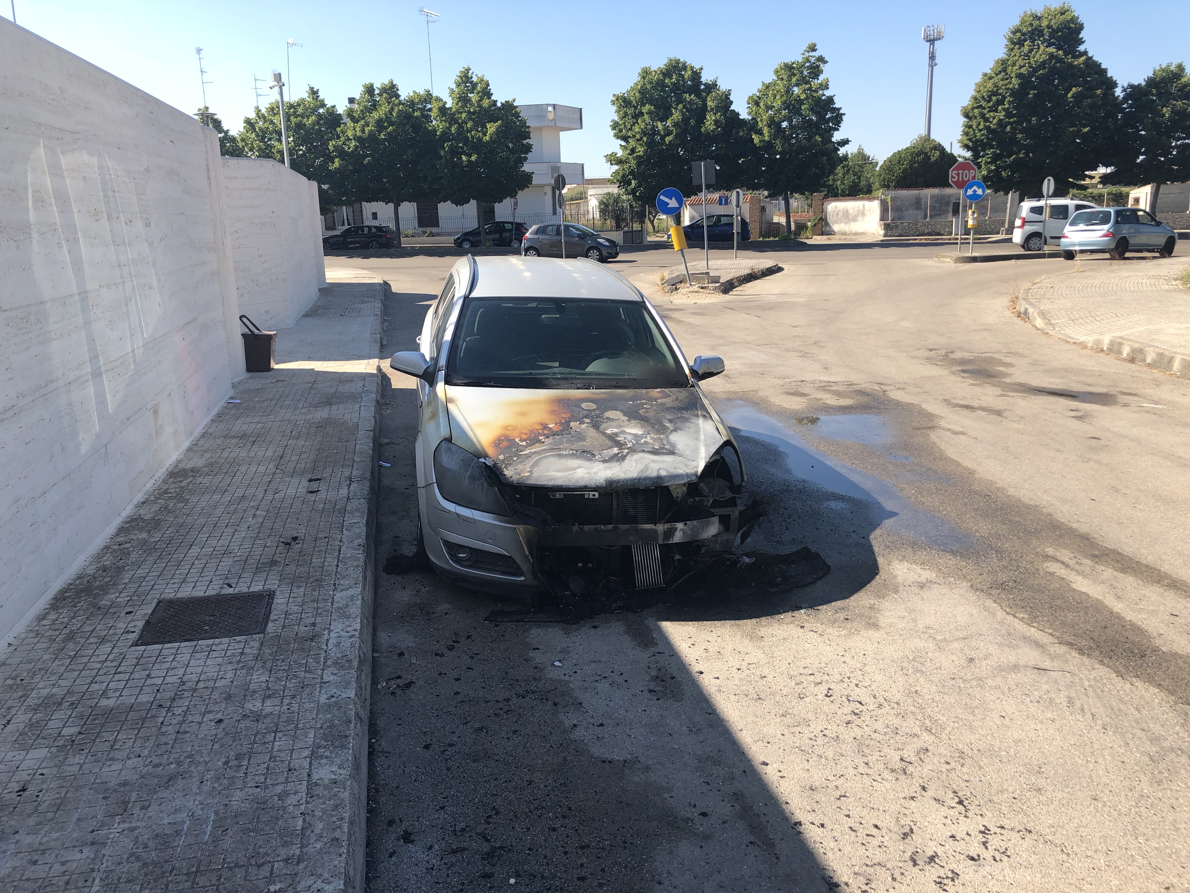 incendio-opel-astra-via-micelli