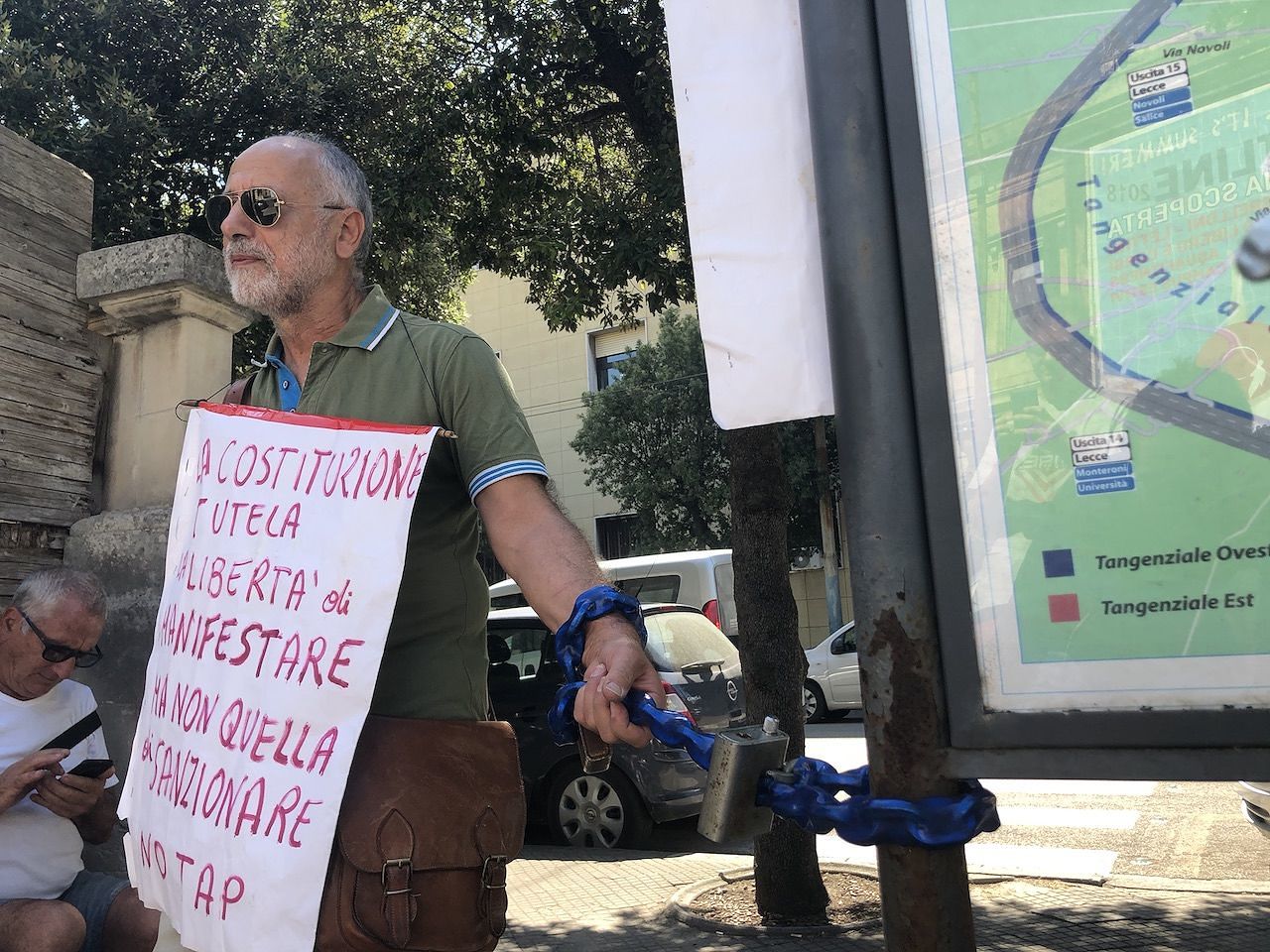 protesta-prof-sergio-starace-no-tap-questura