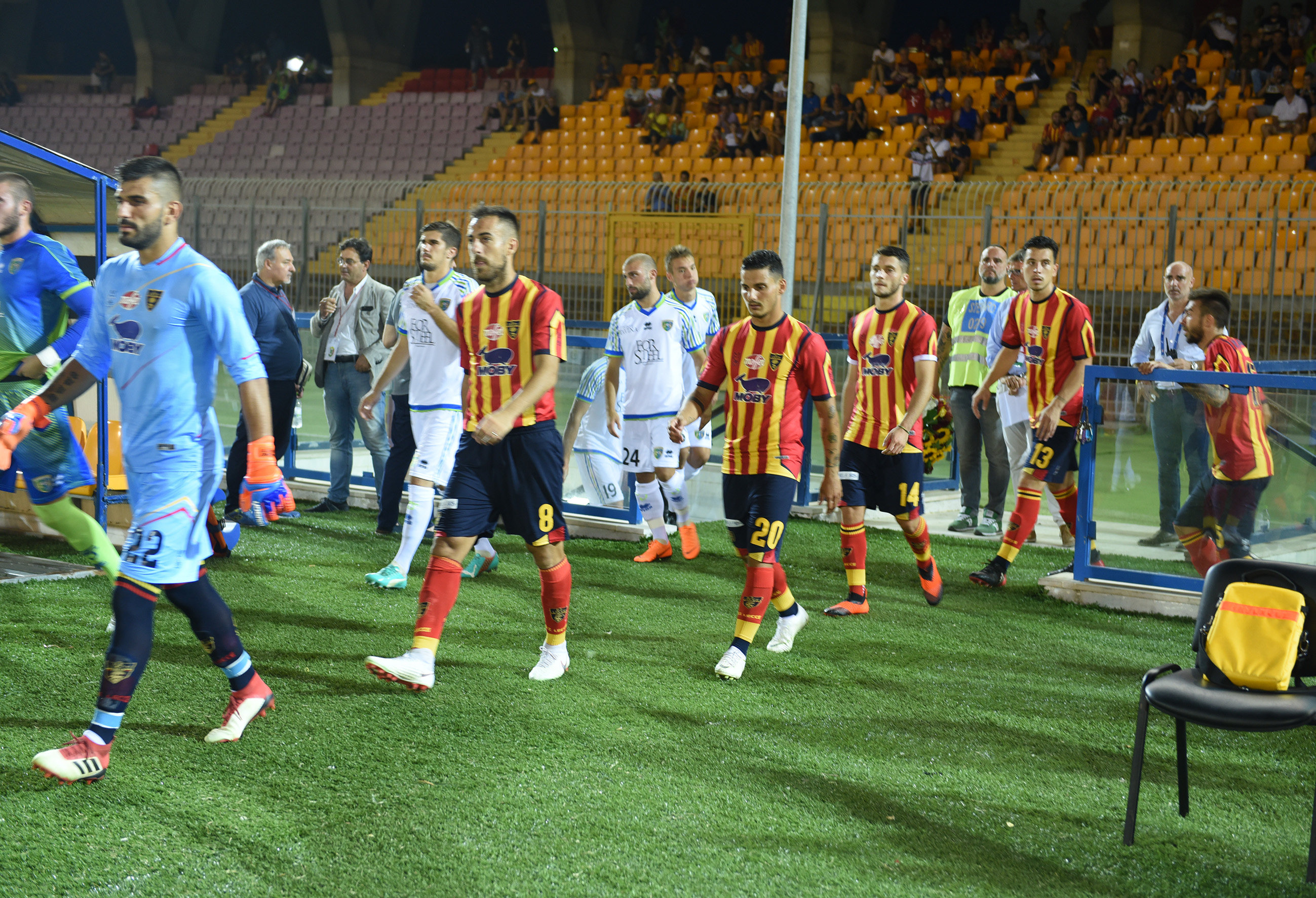 Le squadre in campo (ph.Pinto)