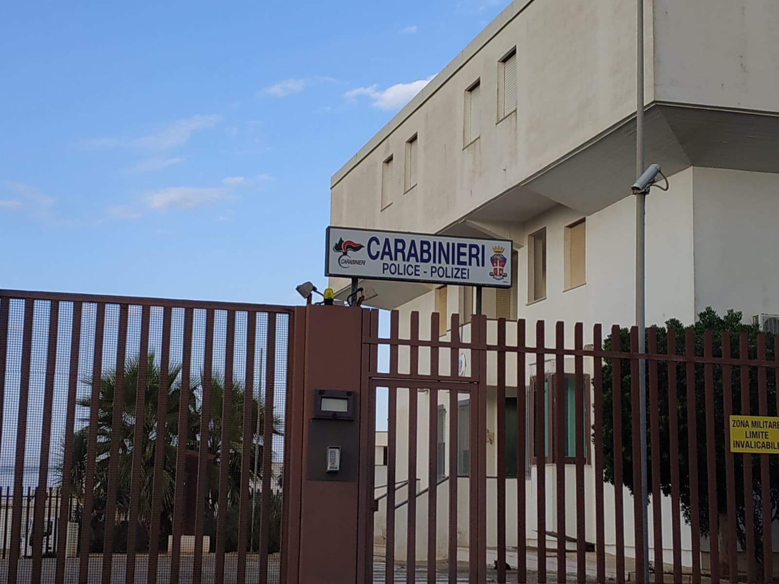 la stazione carabinieri di Salve