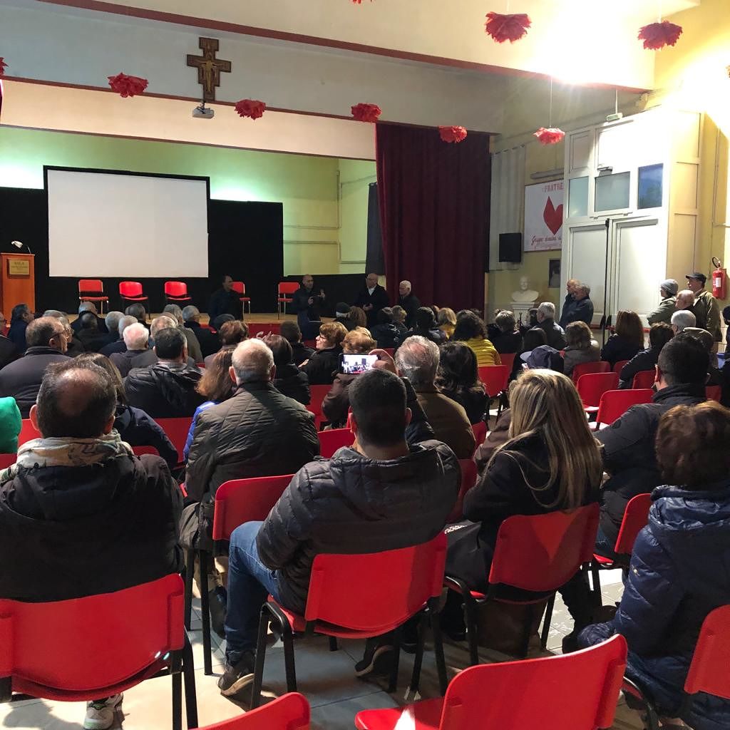 un momento dell'assemblea nella sala Don Pino Palanga