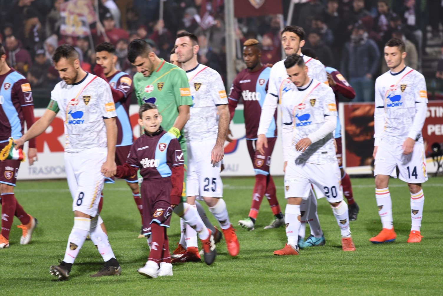 La formazione del Lecce in campo (ph.Pinto)