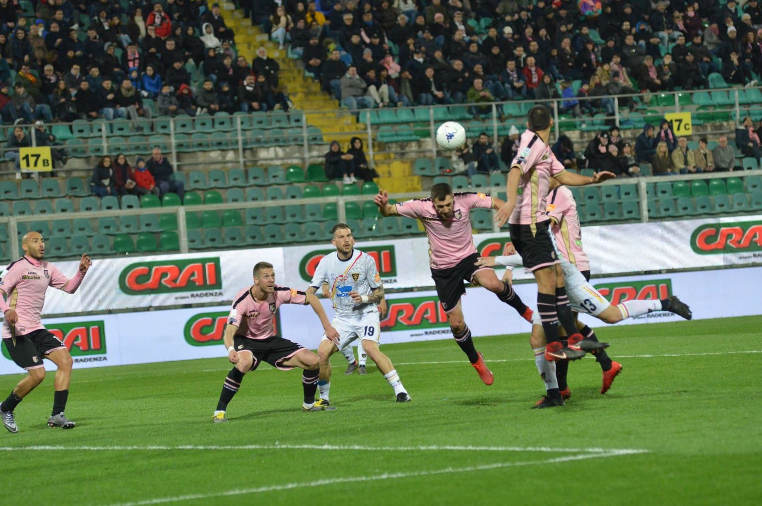 Il Palermo difende (ph.Pinto)