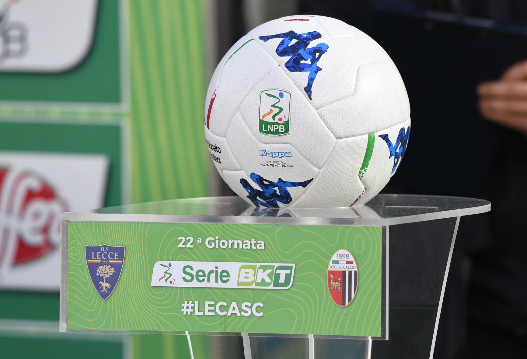 Il pallone della Serie B (ph.Pinto)