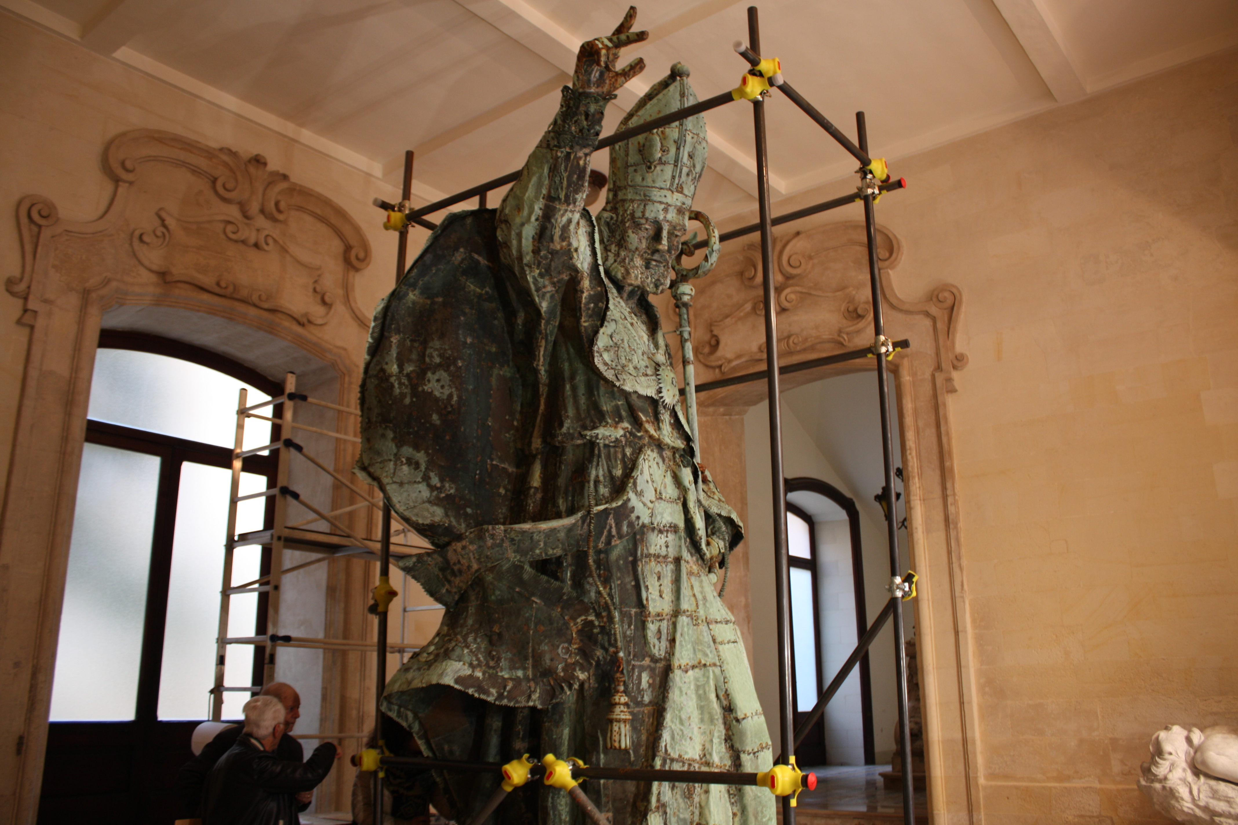 La Statua di Sant'Oronzo in fase di restauro