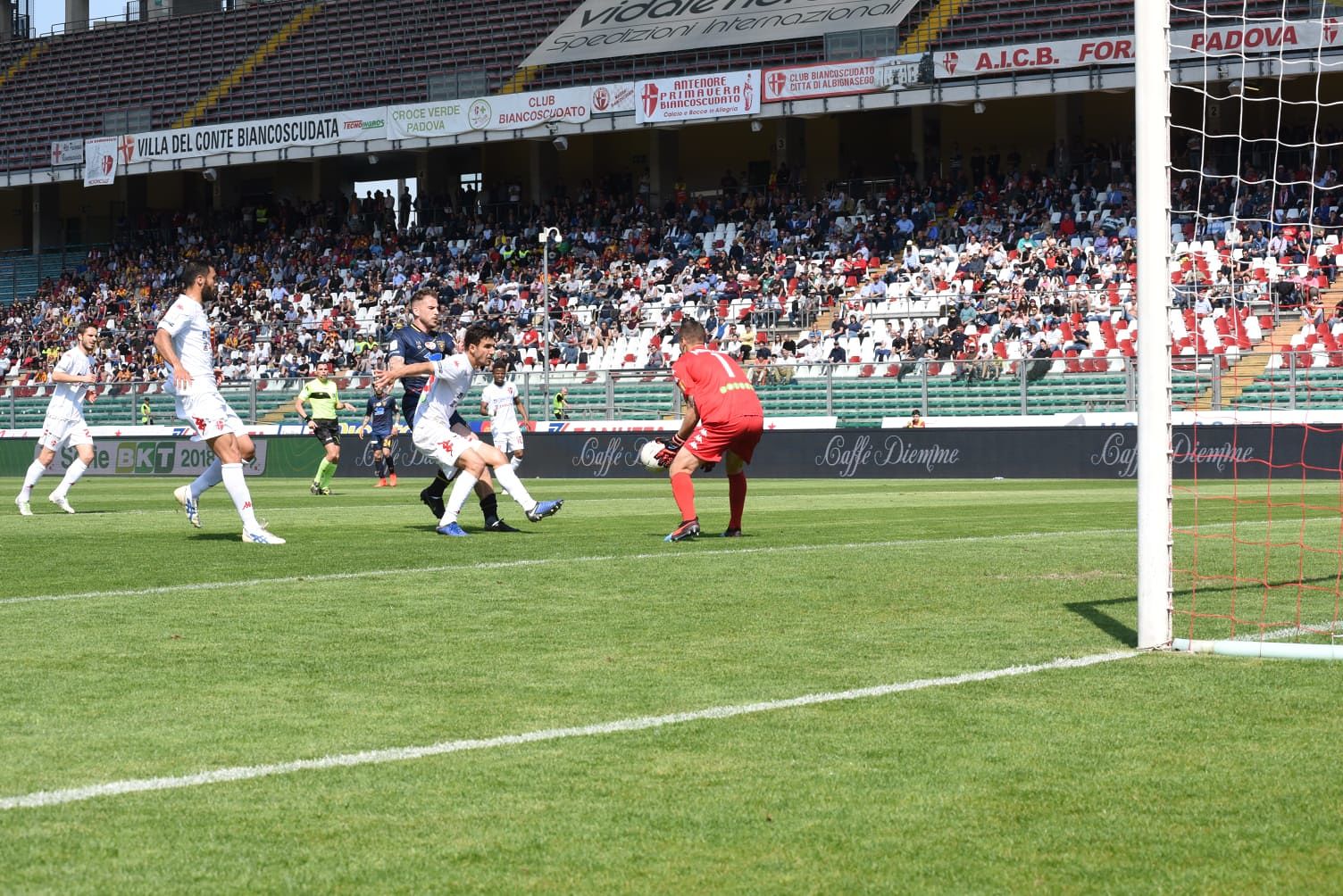 La Mantia manca il pallone (ph.Pinto)