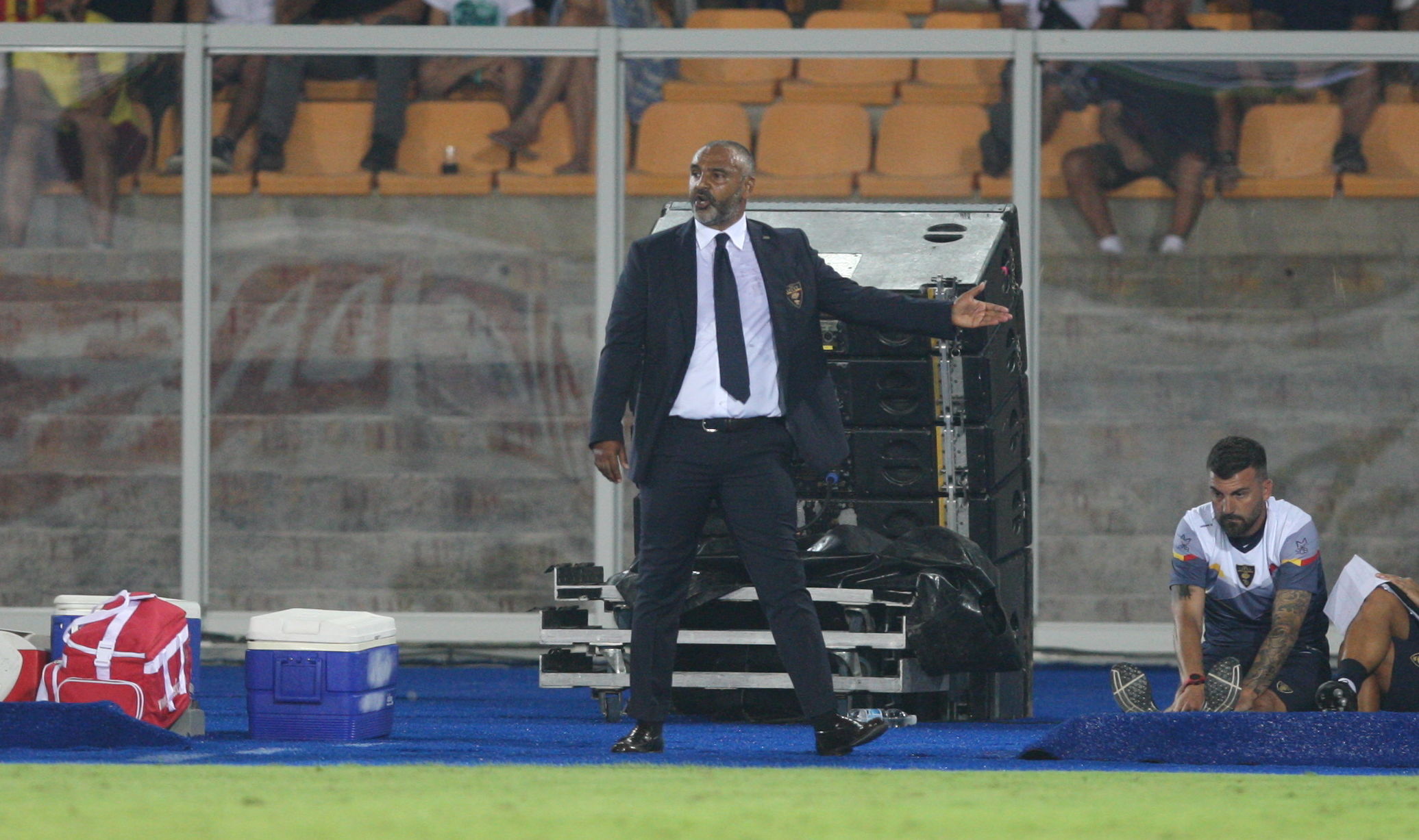 Fabio Liverani in panchina (ph.Stella)