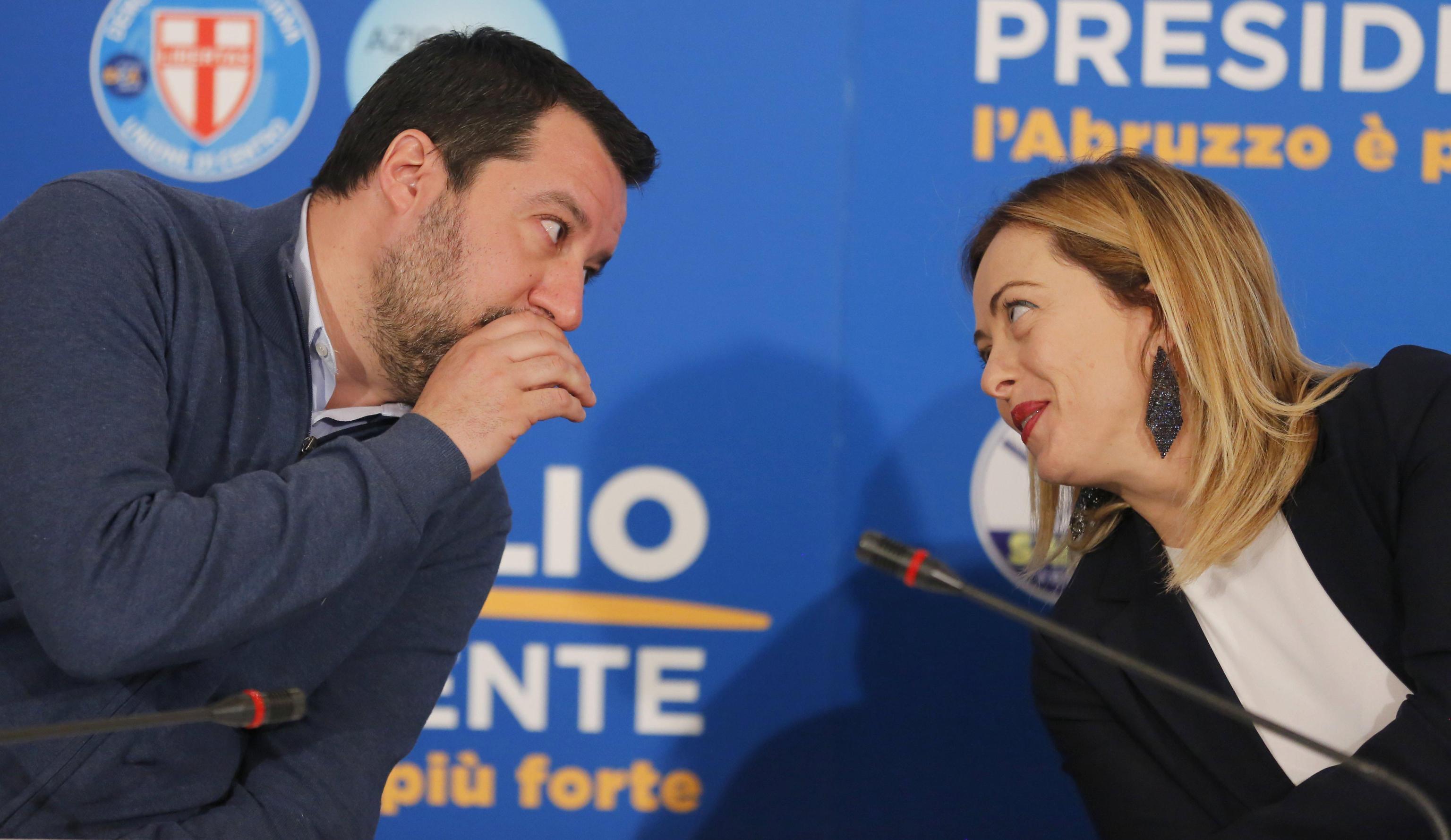 Il vicepremier Matteo Salvini con la leader di Fratelli d'Italia, Giorgia Meloni, a Pescara per sostenere il candidato alla presidenza della Regione Abruzzo, Marco Marsilio, alle prossime regionali del 10 febbraio, Pescara, 7 febbraio 2019. ANSA/LATTANZIO