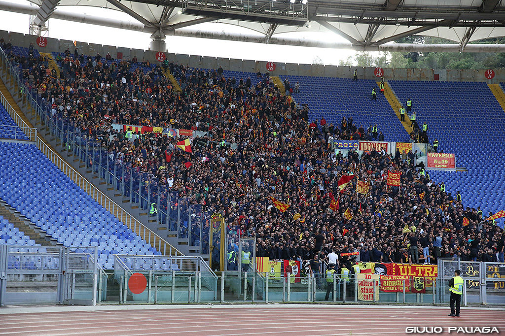 I tifosi del Lecce allo stadio Olimpico (ph.Paliaga)