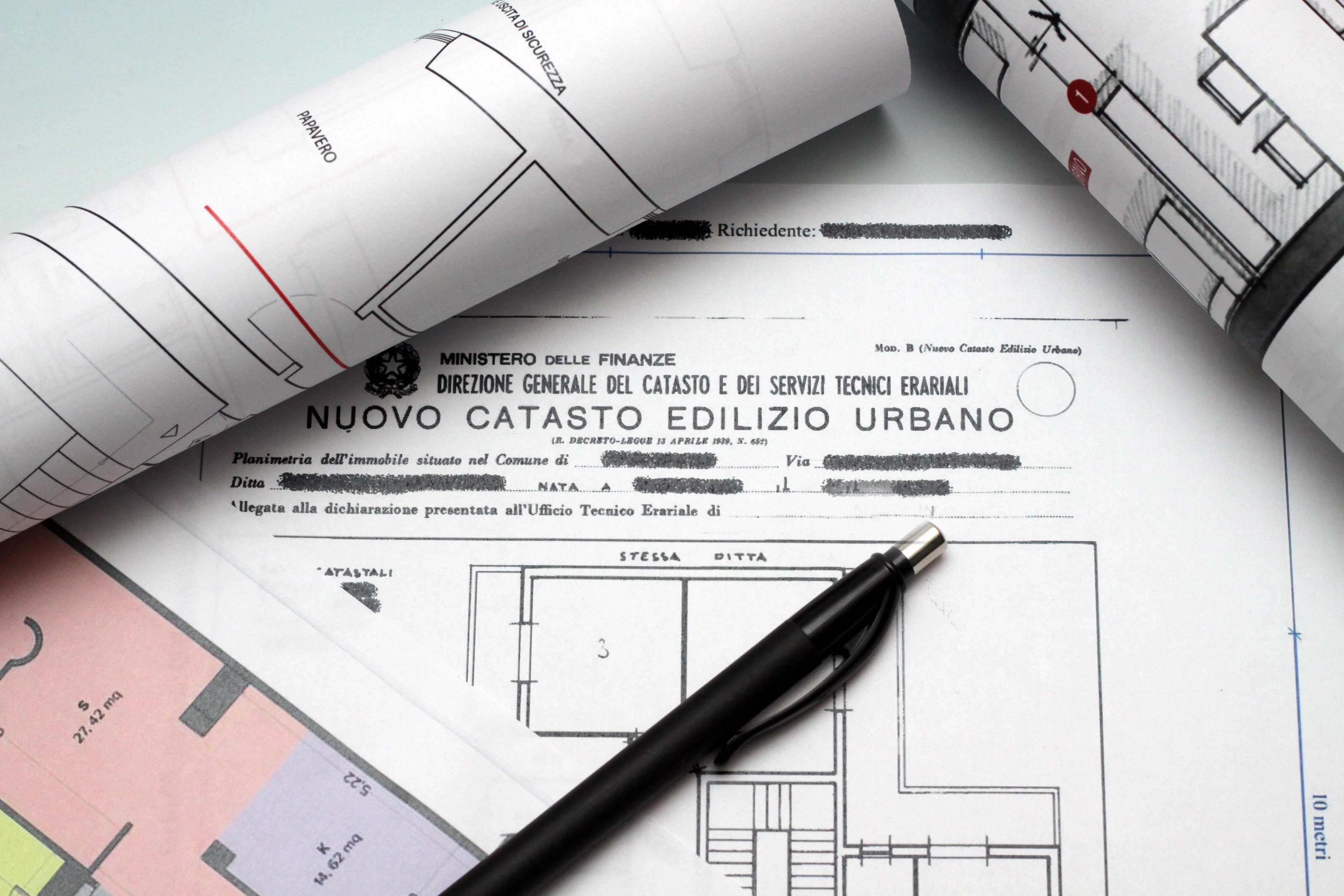 FOTO SIMBOLICHE SUL TEMA DELLA RIFORMA DEL CATASTO (ALBERTO CATTANEO, MILANO - 2015-02-17) p.s. la foto e' utilizzabile nel rispetto del contesto in cui e' stata scattata, e senza intento diffamatorio del decoro delle persone rappresentate
