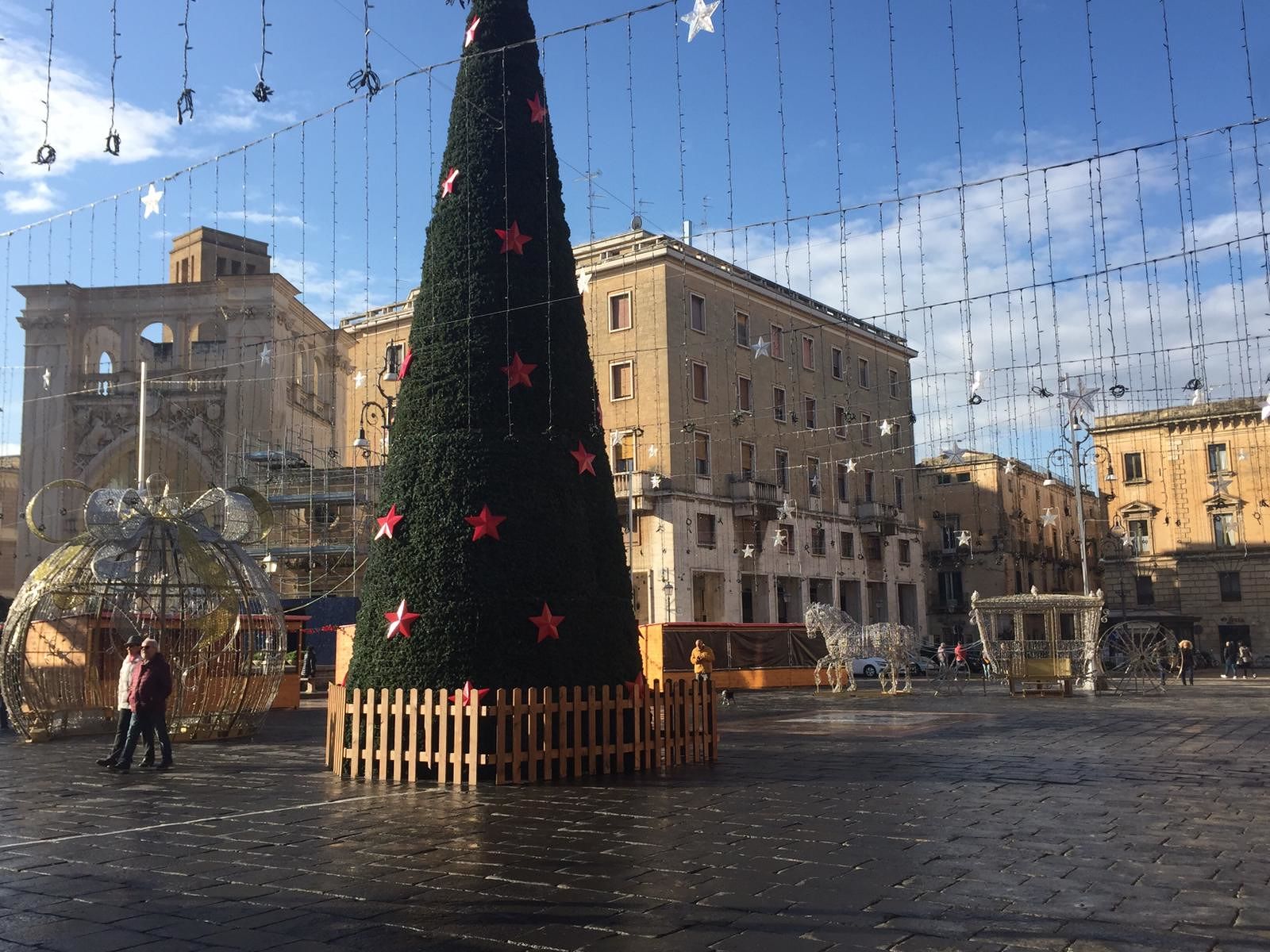 Piazza S. Oronzo, Albero di Natale  (Ph. Alessandro Tafuro)