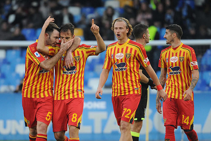 Lecce's midfielder Marco Mancosu jubilates after scoring a goal during the Italian Serie A soccer match SSC Napoli vs US Lecce at the San Paolo stadium in Naples, 9 February 2020
ANSA / CESARE ABBATE