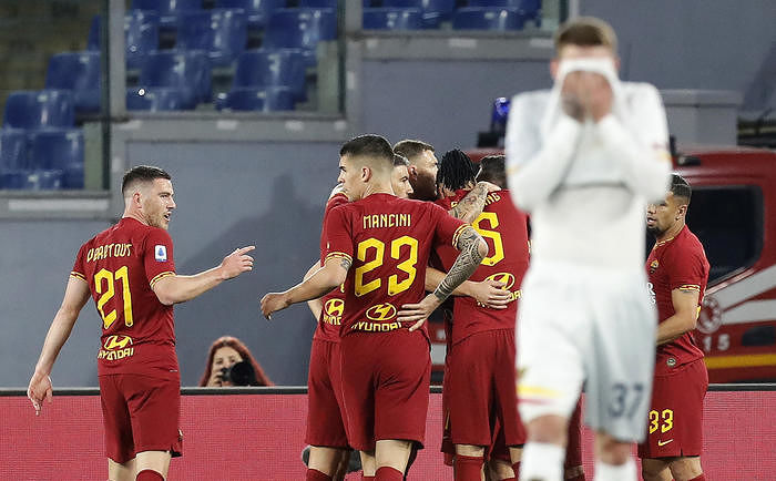 Roma's Cengiz Under celebrates with teammates after scoring during the Serie A soccer match between AS Roma and US Lecce at the Olimpico stadium in Rome, Italy, 23 February 2020. ANSA/RICCARDO ANTIMIANI